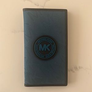 MICHAEL KORS slim folding card case with zipper pocket